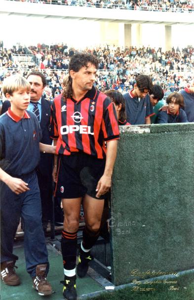 Roberto Baggio in maglia Milan. Accanto a lui un giovanissimo Antonio Cassano (Rcs)